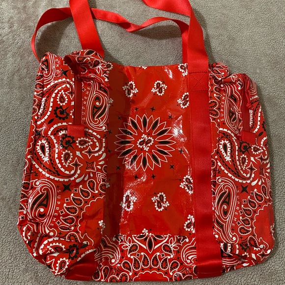 NWT SUPREME BANDANA TARP SMALL DUFFLE BAG
"SS 21" - Picture 3 of 7